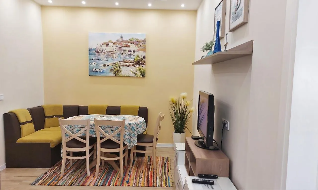 Апартамент Pink&Blue - 2BDR Apartment with Balcony Варна