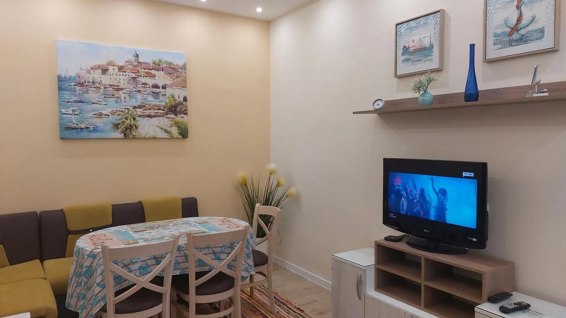 Апартамент Pink&Blue - 2BDR Apartment with Balcony Варна